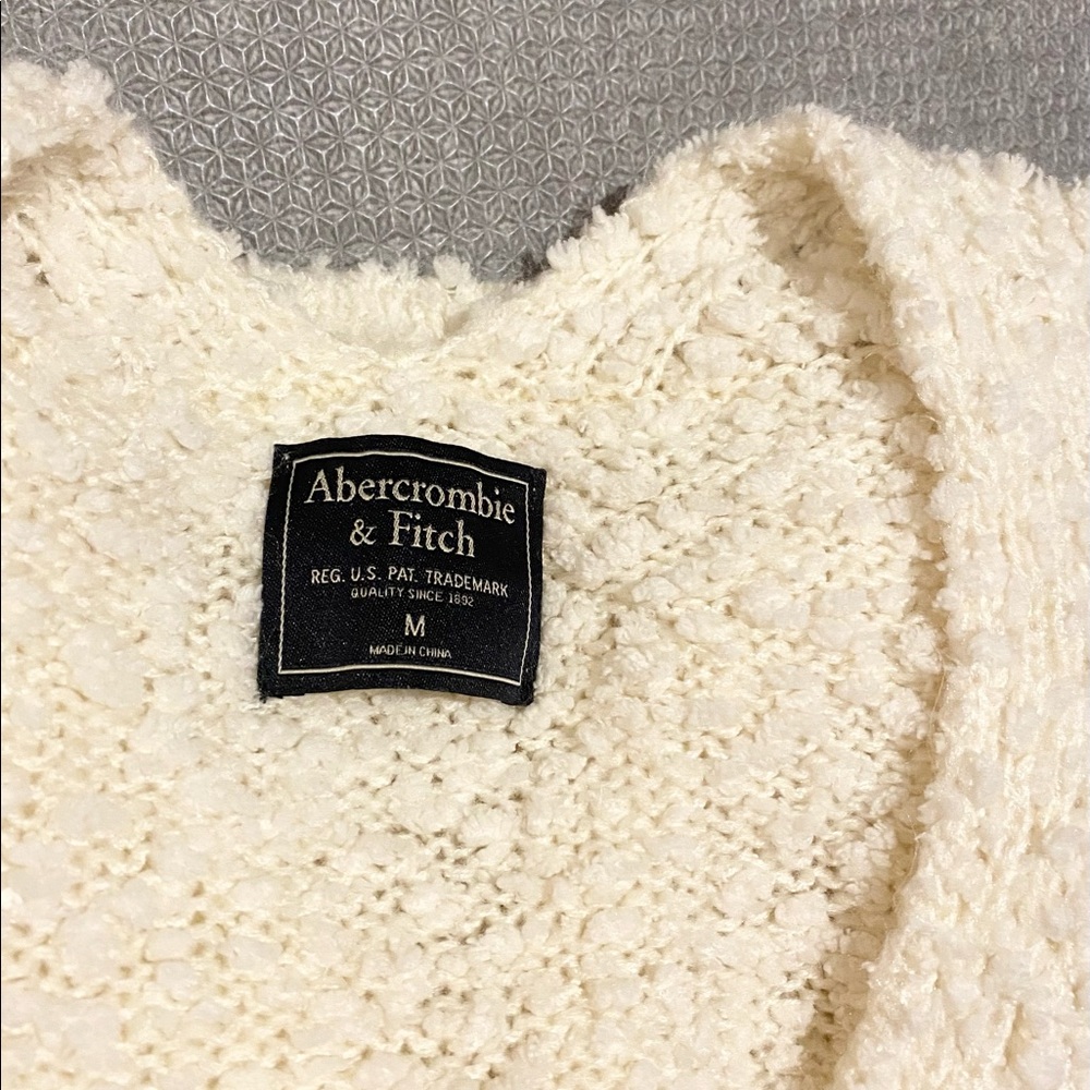 Abercrombie and Fitch Long sleeve v-neck shaggy sweater - Picture 2 of 3
